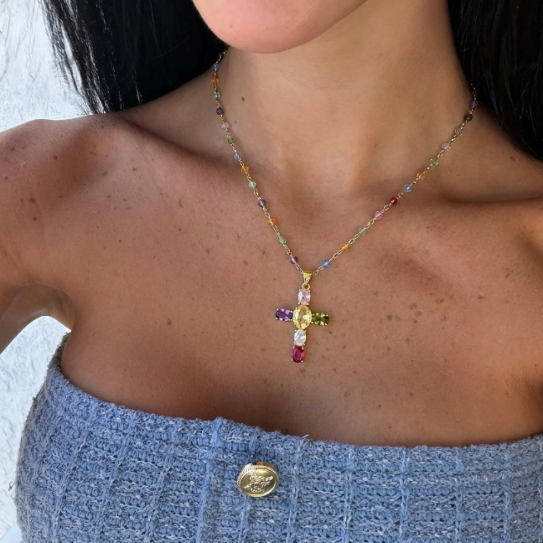 Collar católico con piedras preciosas